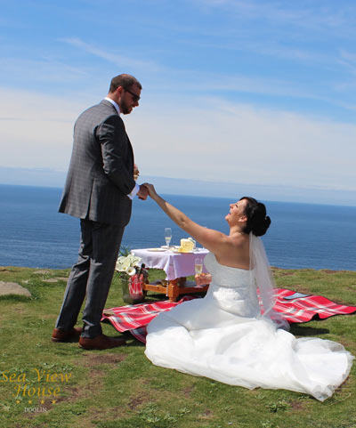 champagne wedding picnic